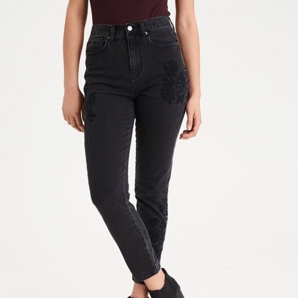 🏷️ 5 for $25 - AMERICAN Eagle Embroidered Mom Jeans 00 Short - Picture 1 of 14
